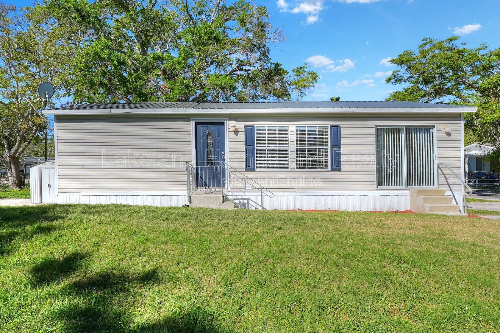 Comfy 3-Bed, 2-Bath Retreat Awaits for You in Lakeland!
