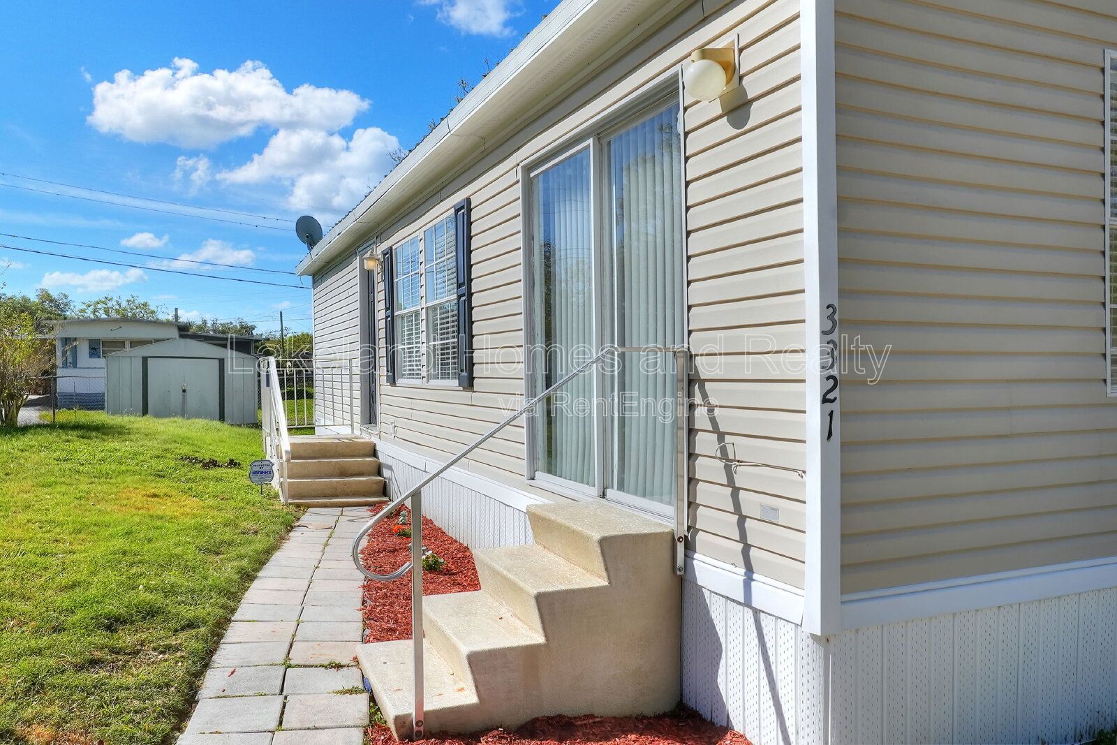 Comfy 3-Bed, 2-Bath Retreat Awaits for You in Lakeland!