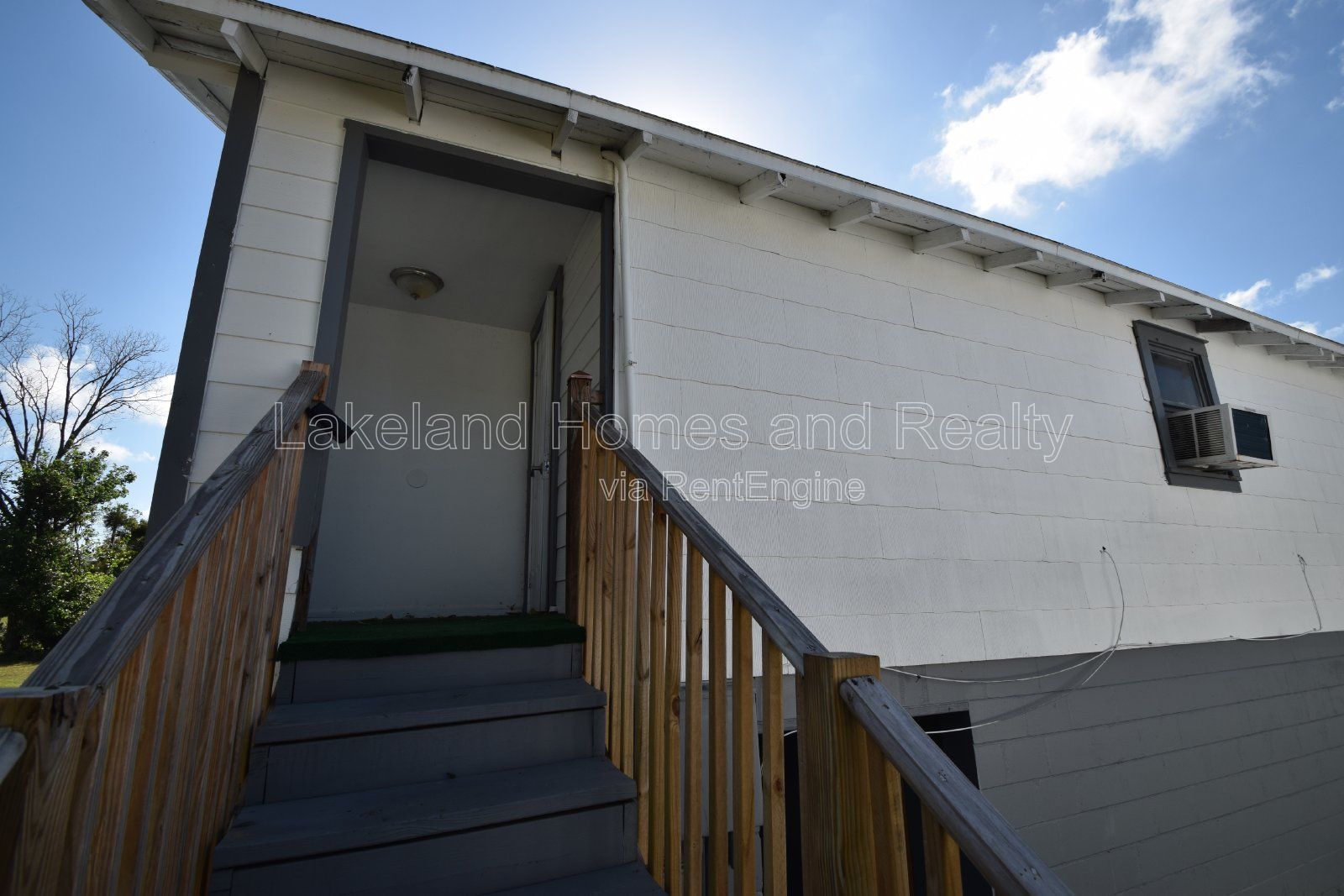 Cozy 1-Bed Home in Bartow: Perfect Balance of Comfort & Convenience! property image