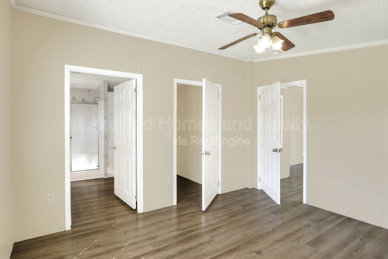 Comfy 3-Bed, 2-Bath Retreat Awaits for You in Lakeland!