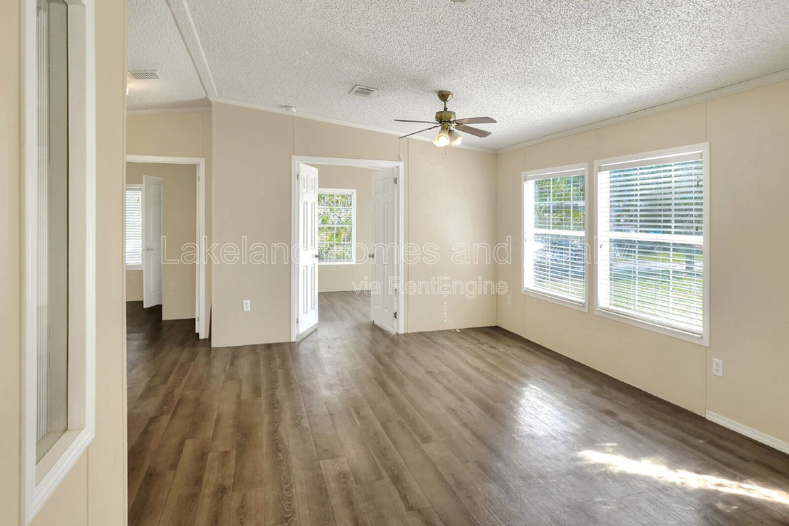 Comfy 3-Bed, 2-Bath Retreat Awaits for You in Lakeland!
