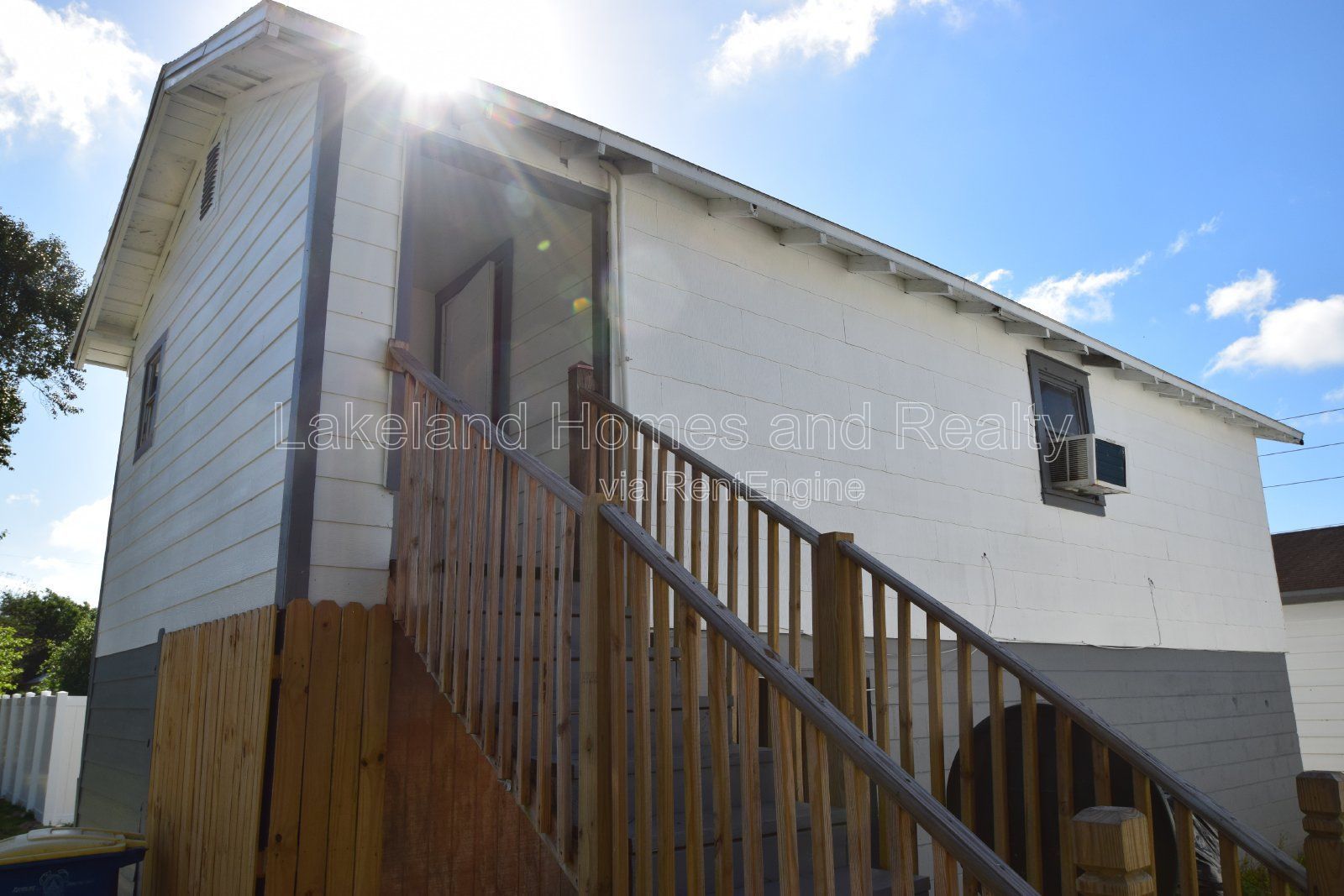 Cozy 1-Bed Home in Bartow: Perfect Balance of Comfort & Convenience! property image