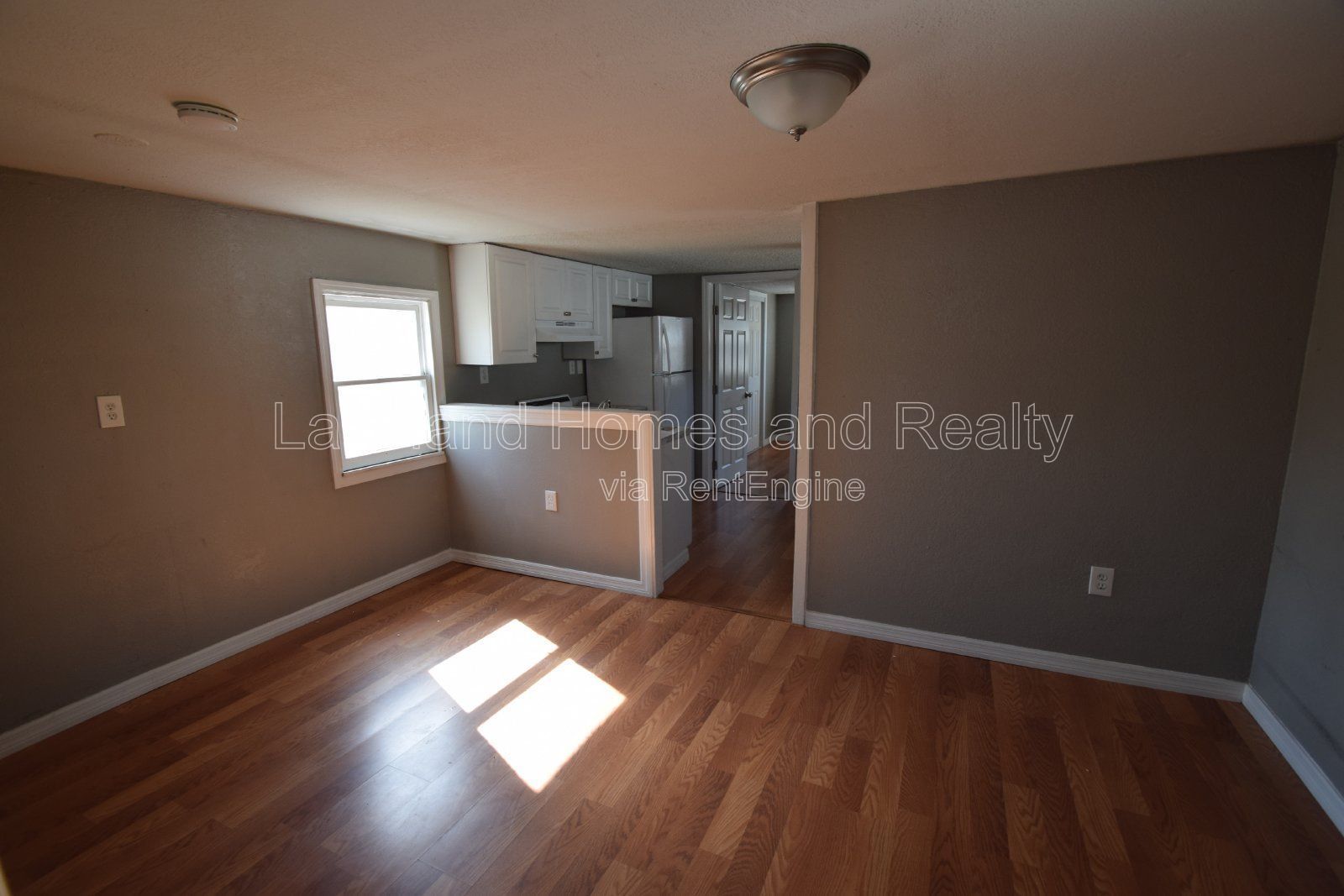Cozy 1-Bed Home in Bartow: Perfect Balance of Comfort & Convenience! property image