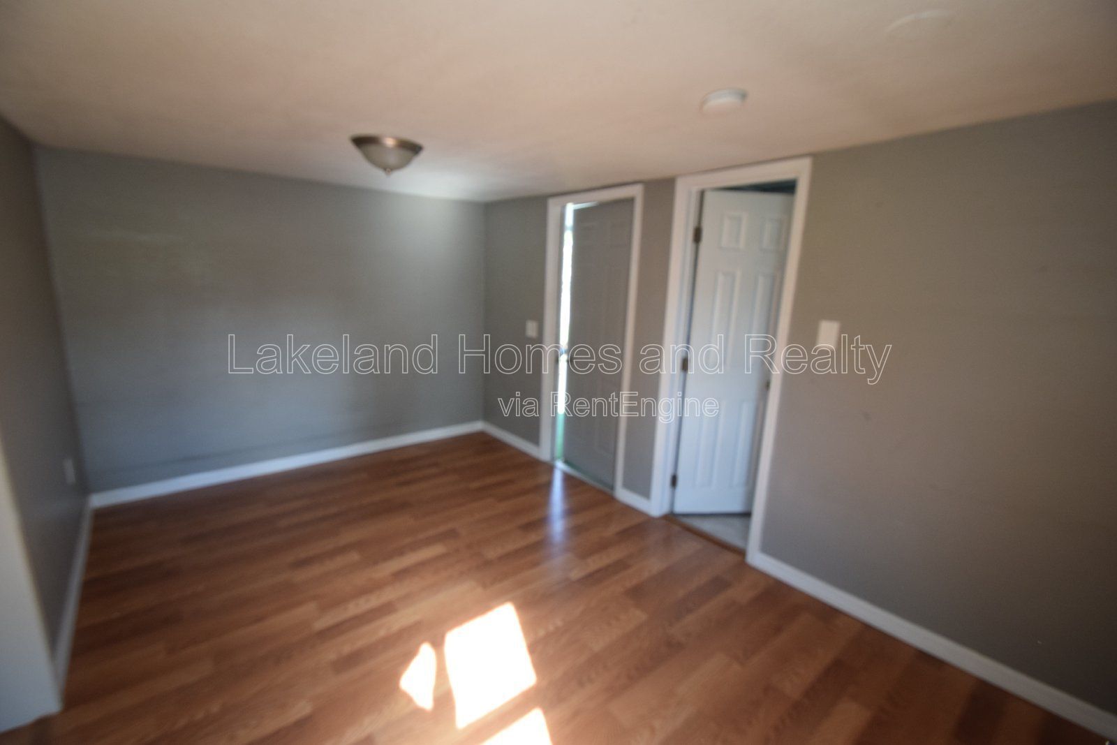 Cozy 1-Bed Home in Bartow: Perfect Balance of Comfort & Convenience! property image