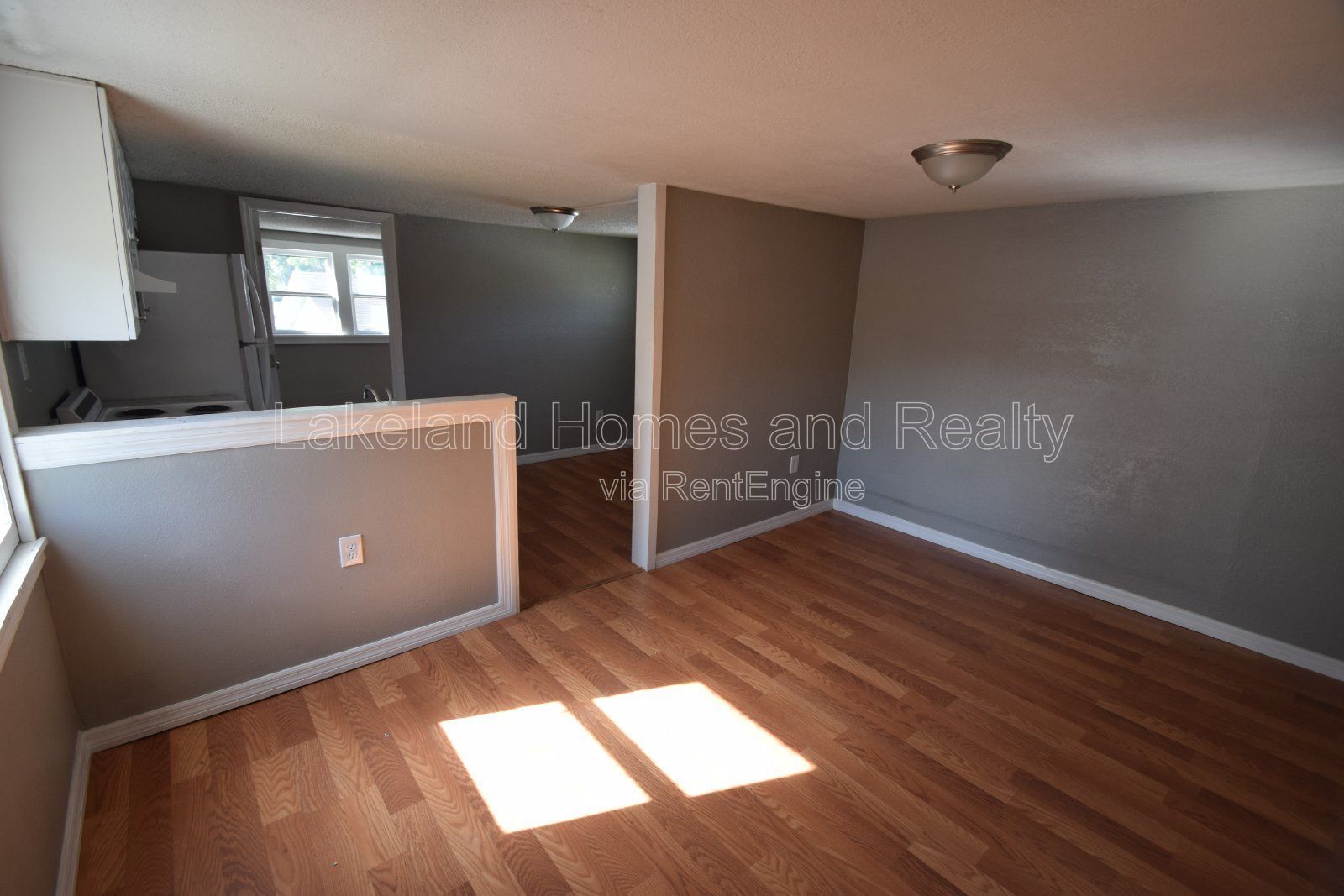 Cozy 1-Bed Home in Bartow: Perfect Balance of Comfort & Convenience! property image