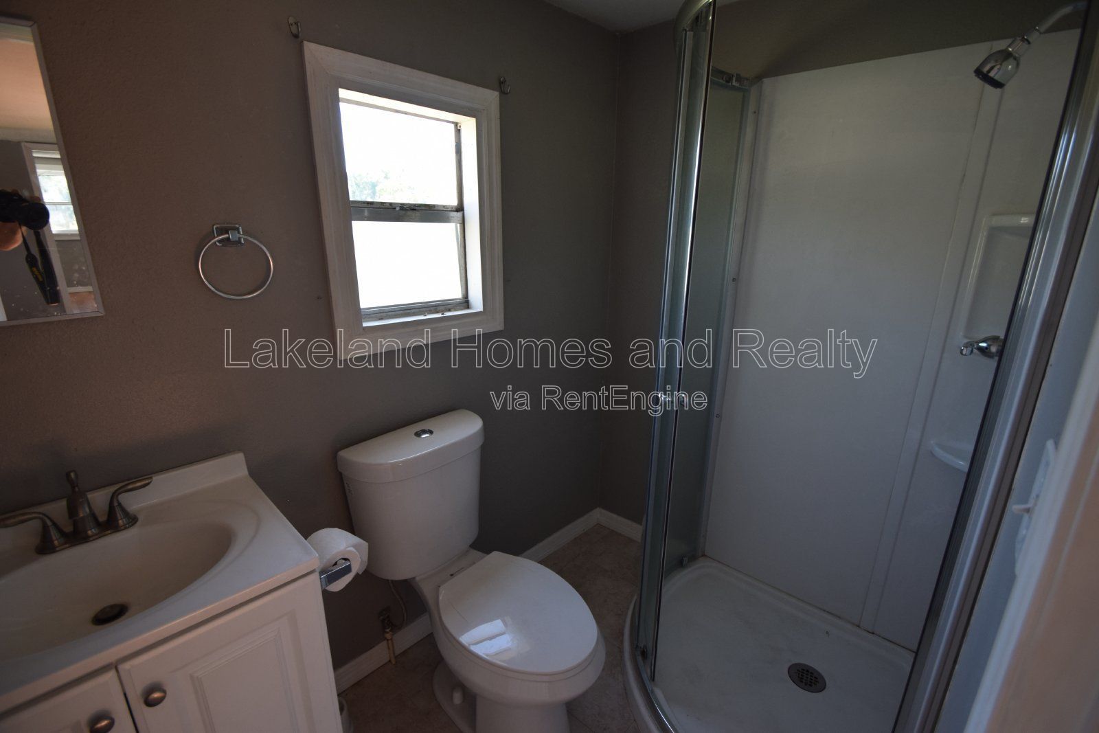 Cozy 1-Bed Home in Bartow: Perfect Balance of Comfort & Convenience! property image