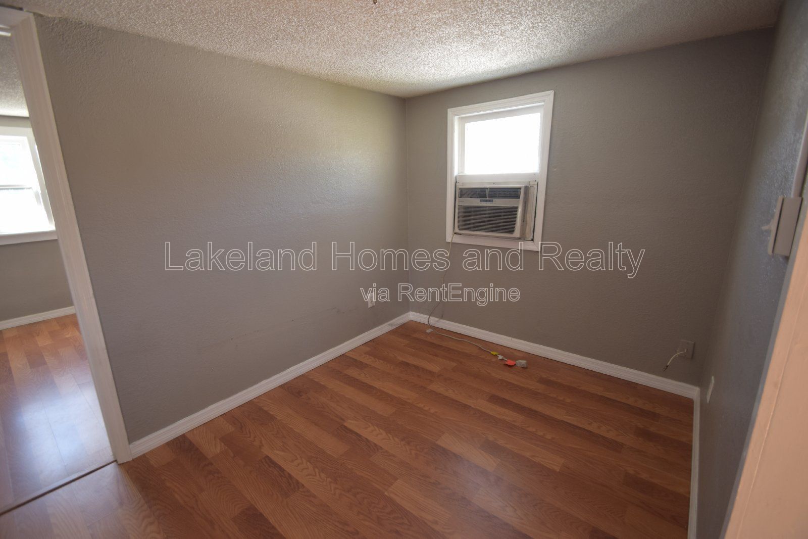 Cozy 1-Bed Home in Bartow: Perfect Balance of Comfort & Convenience! property image