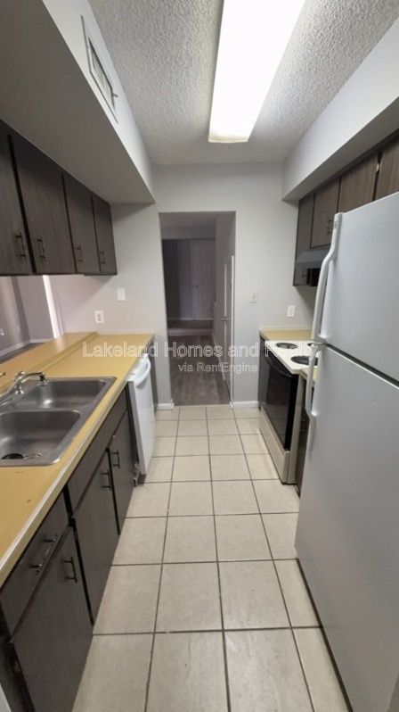 Charming 2-Bedroom Townhouse Retreat with 1.5 Baths in Lakeland! property image