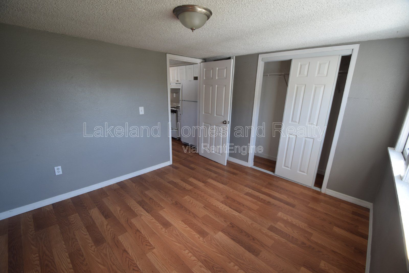 Cozy 1-Bed Home in Bartow: Perfect Balance of Comfort & Convenience! property image
