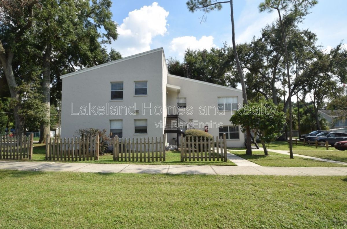 Charming 2-Bed Gem in Lakeland – Cozy Comfort Awaits at 1005 South New York Avenue! property image
