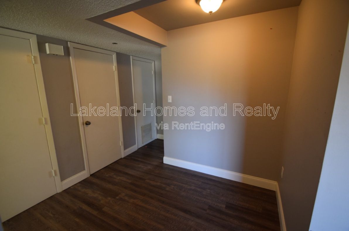 Charming 2-Bed Gem in Lakeland – Cozy Comfort Awaits at 1005 South New York Avenue! property image