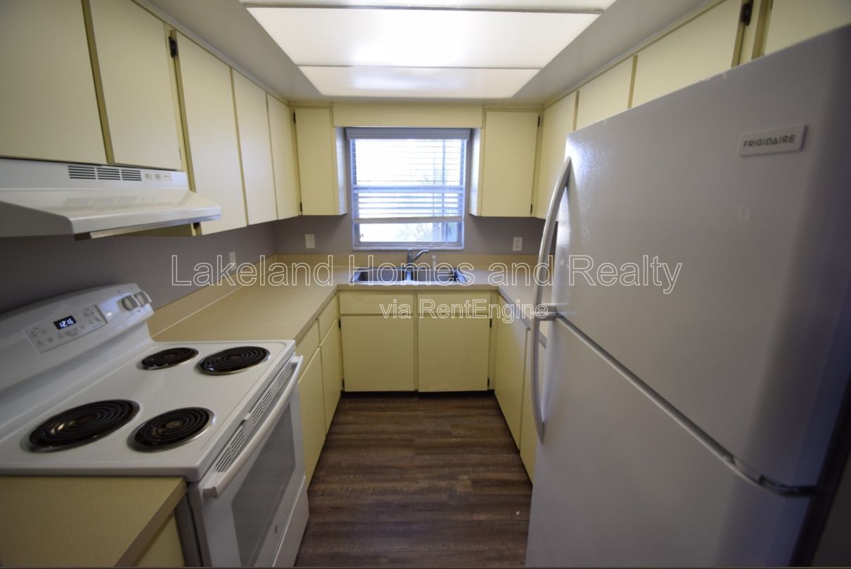 Charming 2-Bed Gem in Lakeland – Cozy Comfort Awaits at 1005 South New York Avenue! property image
