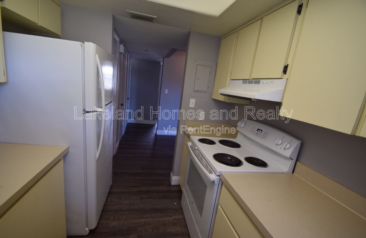 Charming 2-Bed Gem in Lakeland – Cozy Comfort Awaits at 1005 South New York Avenue! property image