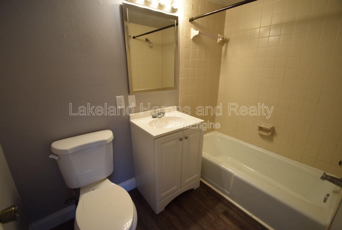 Charming 2-Bed Gem in Lakeland – Cozy Comfort Awaits at 1005 South New York Avenue! property image