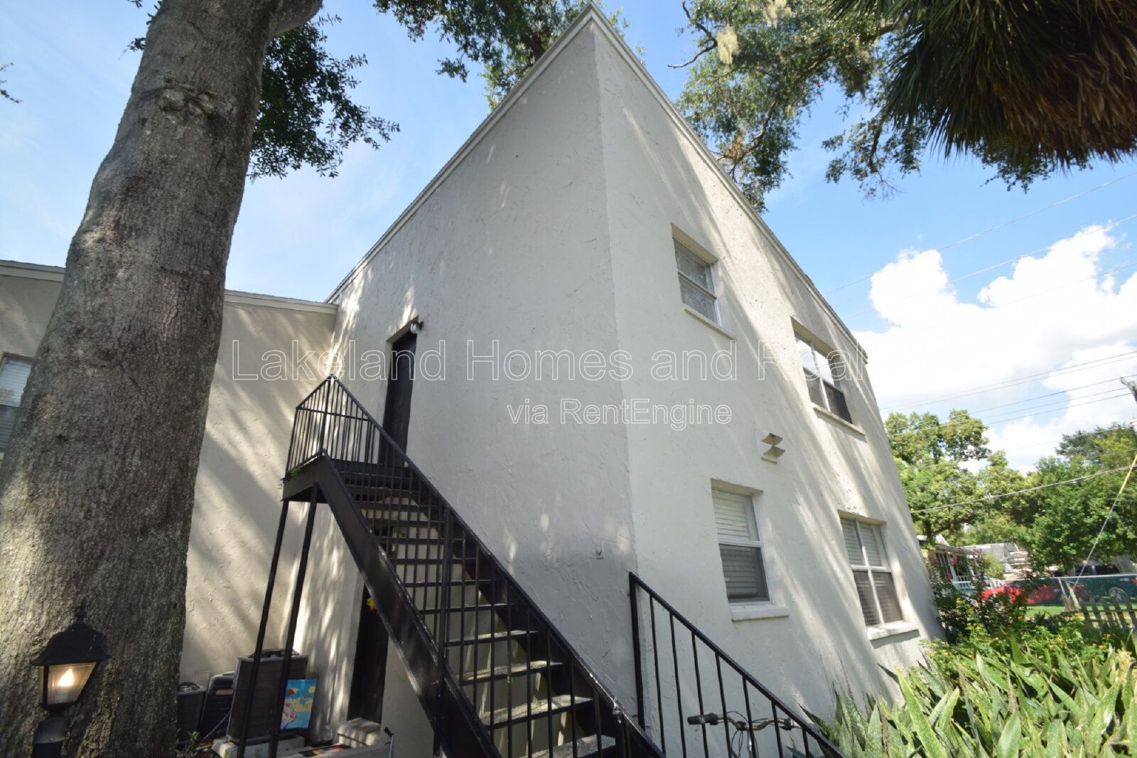 Stylish 2BR Apartment in Central Lakeland – Parking Included! property image