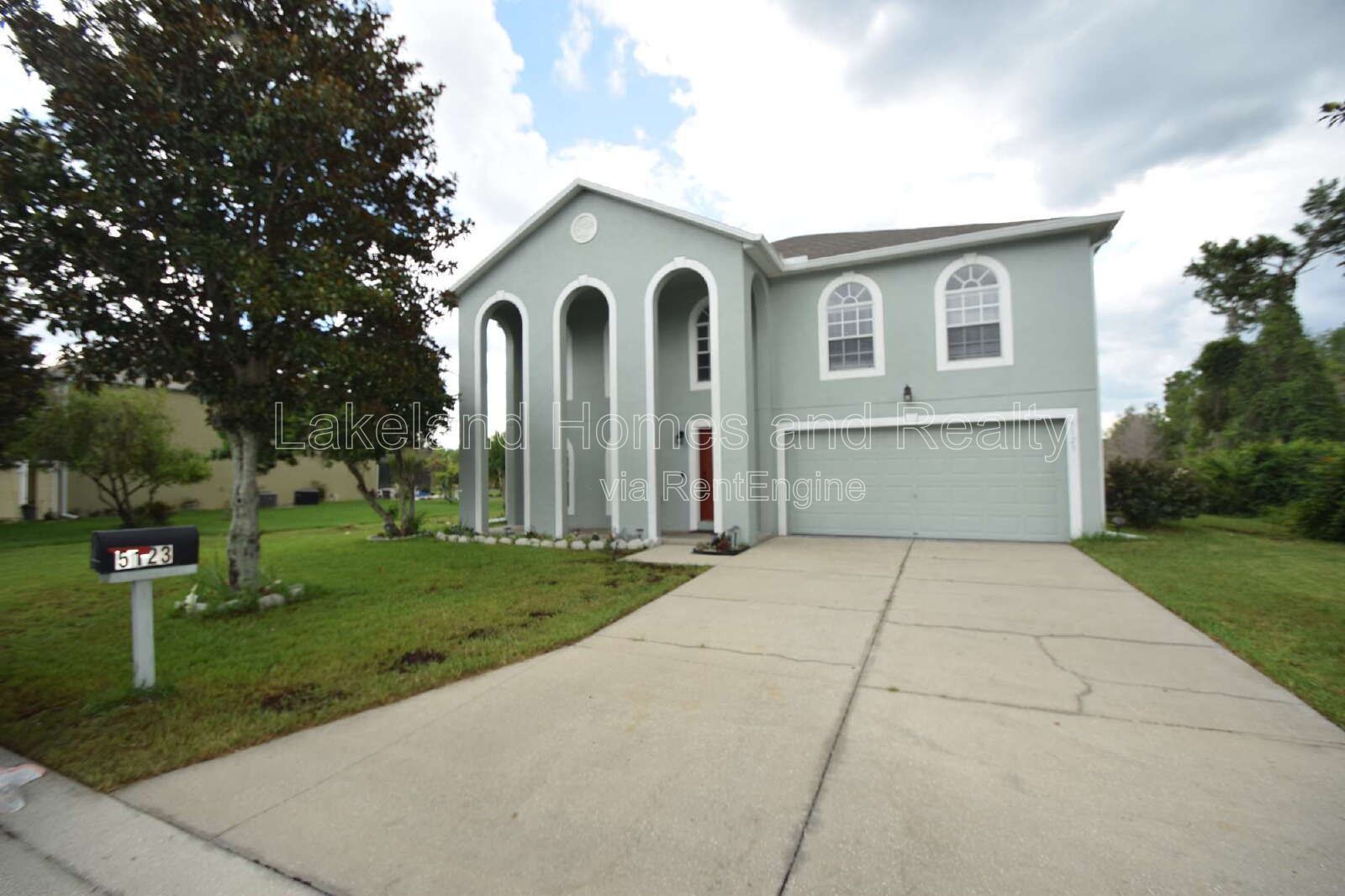 Spacious 5-Bedroom Oasis with 3.5 Baths on Spanish Oaks Dr, Lakeland! property image
