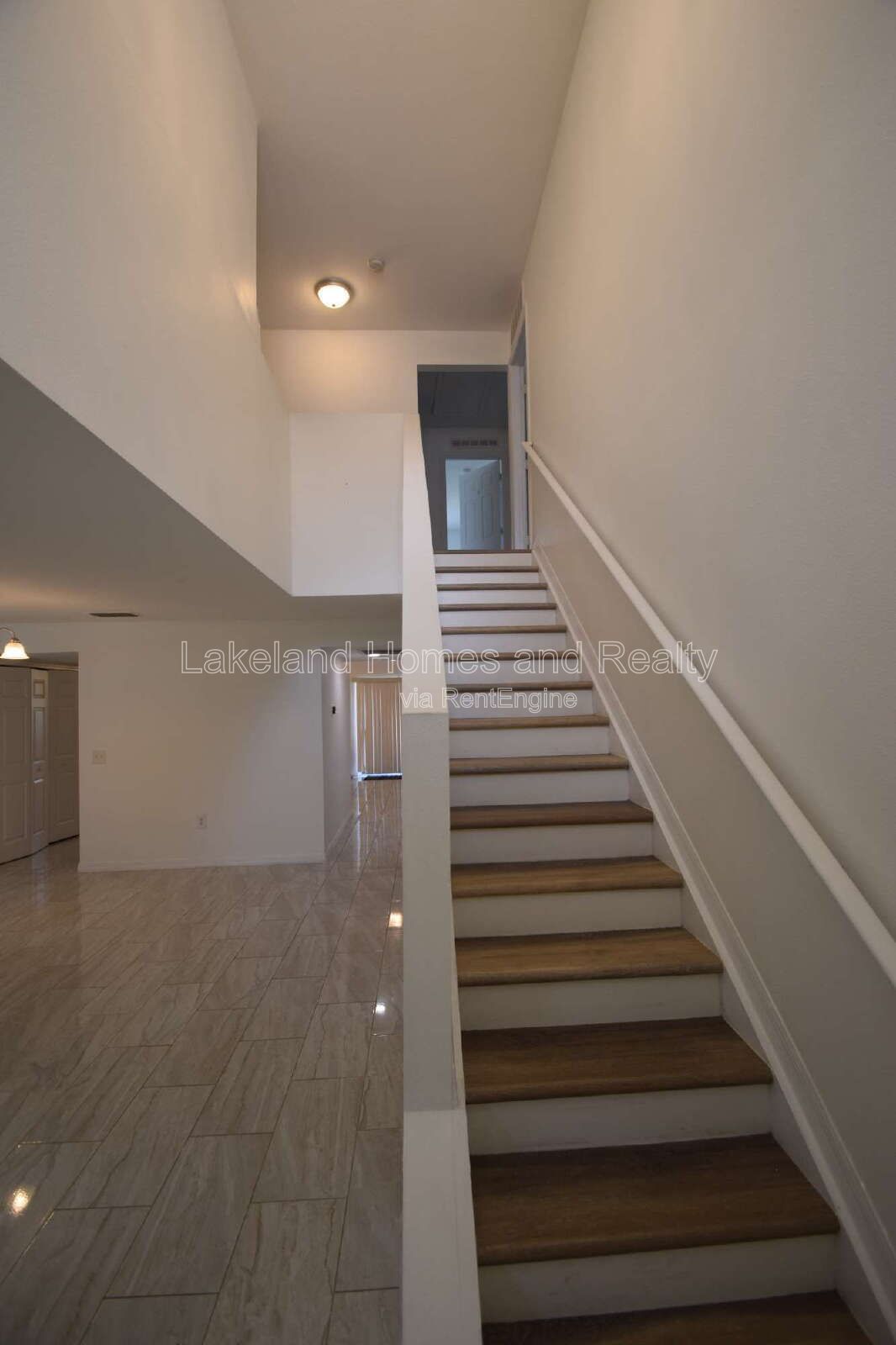 Spacious 5-Bedroom Oasis with 3.5 Baths on Spanish Oaks Dr, Lakeland! property image