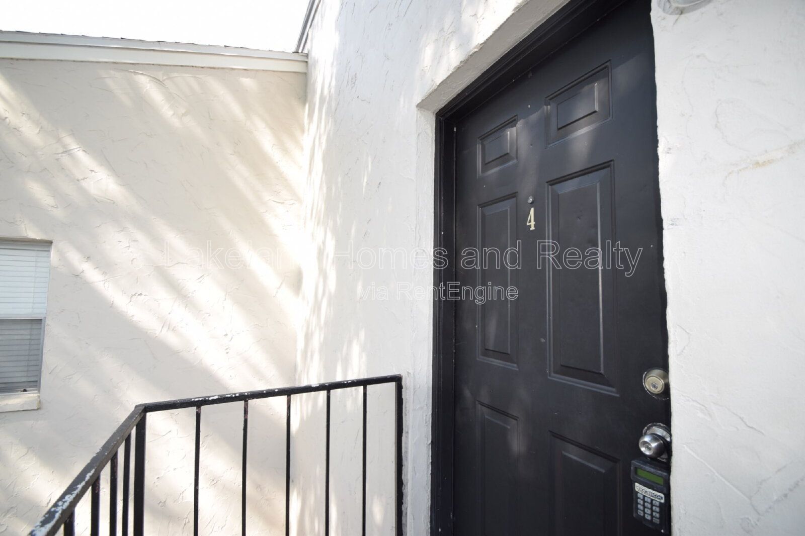 Stylish 2BR Apartment in Central Lakeland – Parking Included! property image