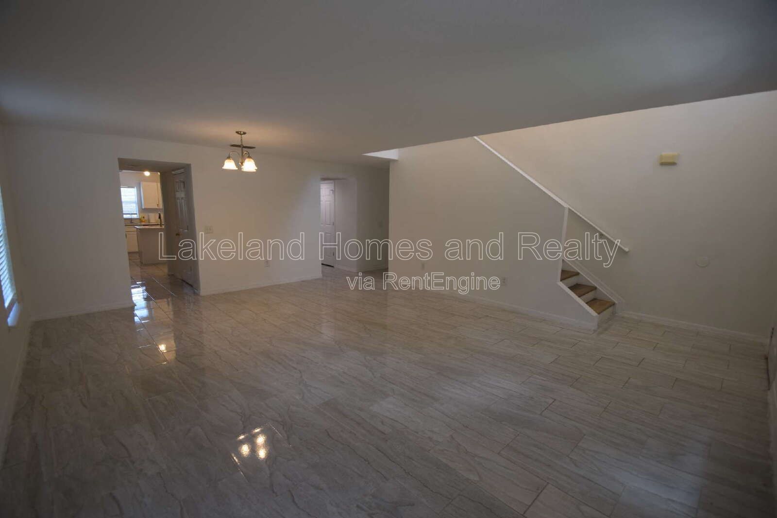 Spacious 5-Bedroom Oasis with 3.5 Baths on Spanish Oaks Dr, Lakeland! property image