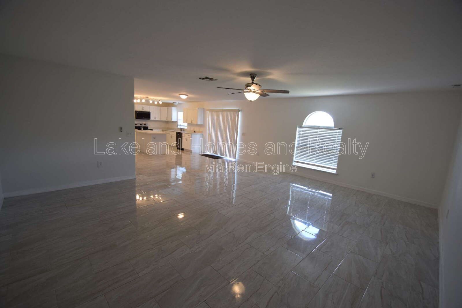 Spacious 5-Bedroom Oasis with 3.5 Baths on Spanish Oaks Dr, Lakeland! property image