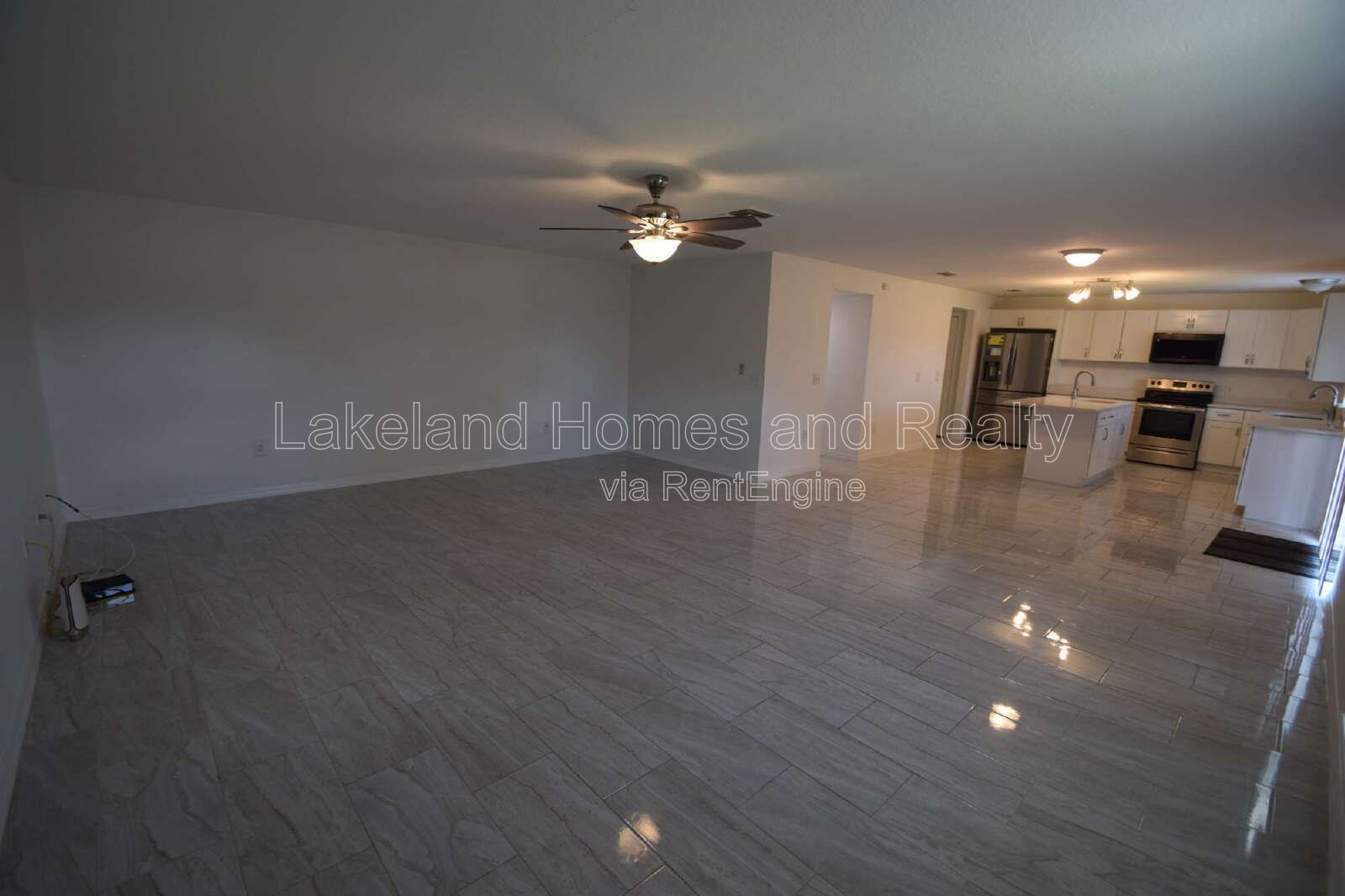Spacious 5-Bedroom Oasis with 3.5 Baths on Spanish Oaks Dr, Lakeland! property image