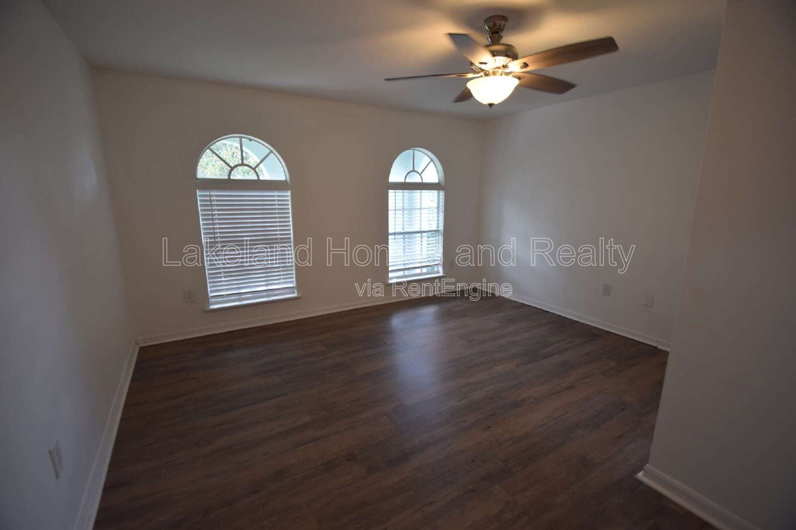 Spacious 5-Bedroom Oasis with 3.5 Baths on Spanish Oaks Dr, Lakeland! property image