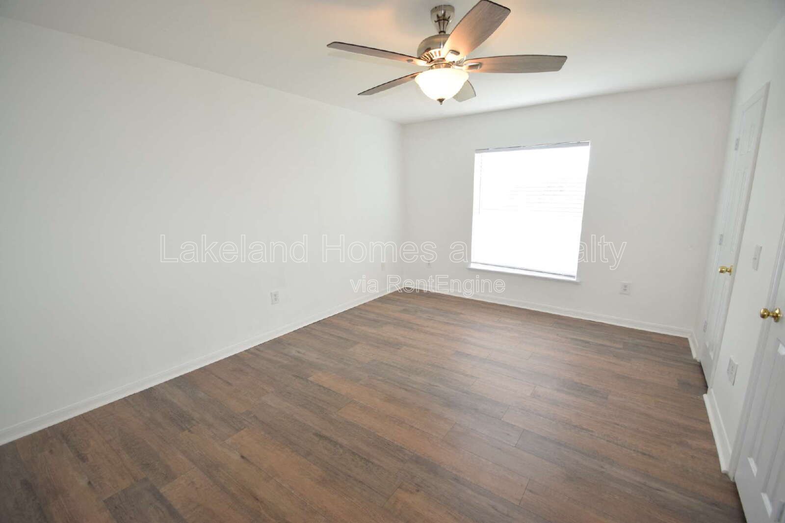 Spacious 5-Bedroom Oasis with 3.5 Baths on Spanish Oaks Dr, Lakeland! property image