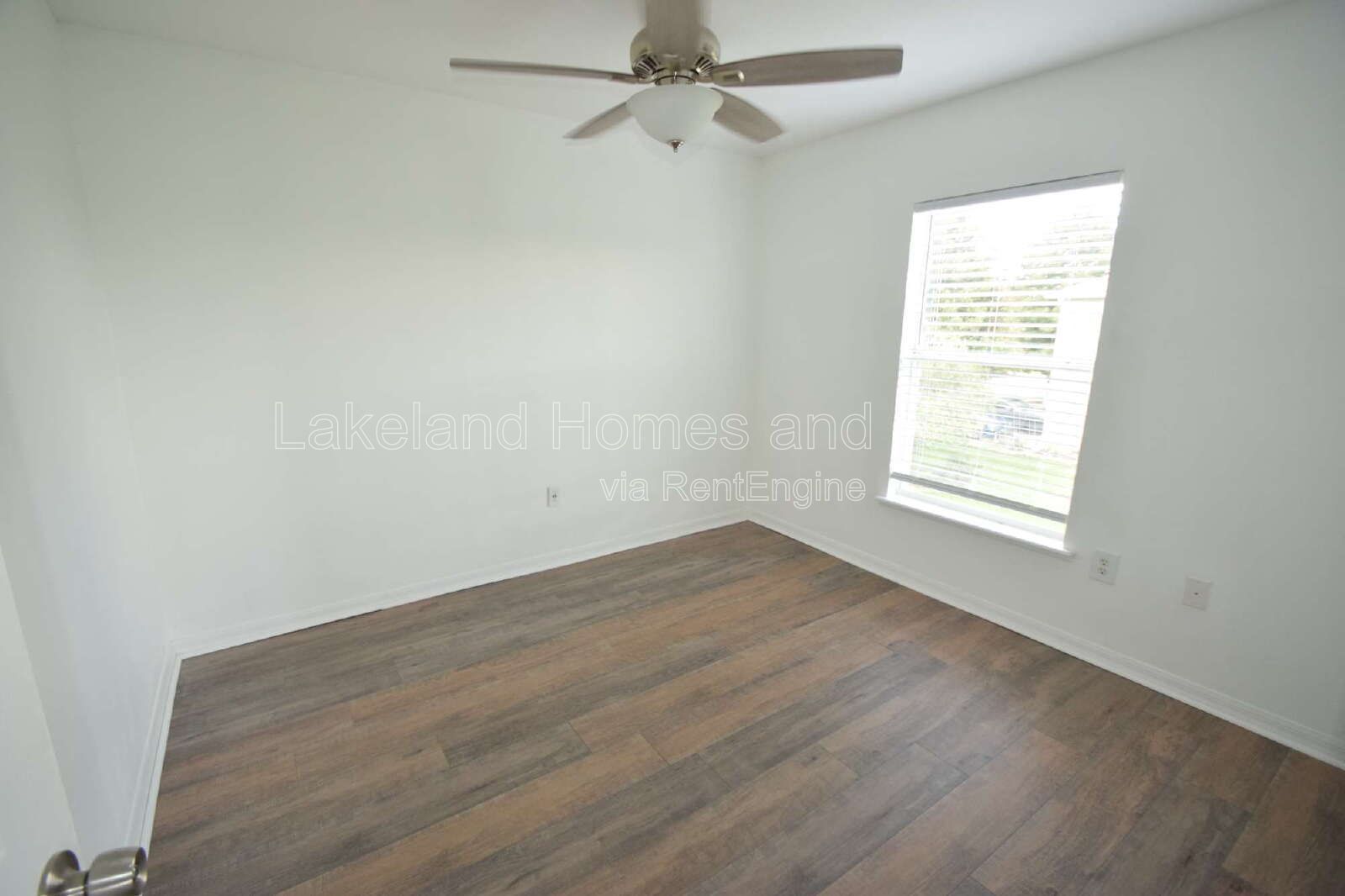 Spacious 5-Bedroom Oasis with 3.5 Baths on Spanish Oaks Dr, Lakeland! property image