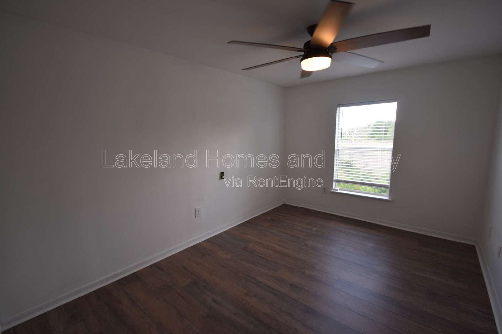 Spacious 5-Bedroom Oasis with 3.5 Baths on Spanish Oaks Dr, Lakeland! property image