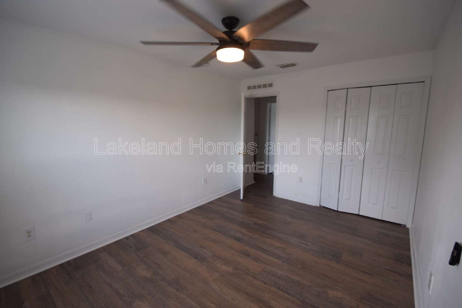 Spacious 5-Bedroom Oasis with 3.5 Baths on Spanish Oaks Dr, Lakeland! property image