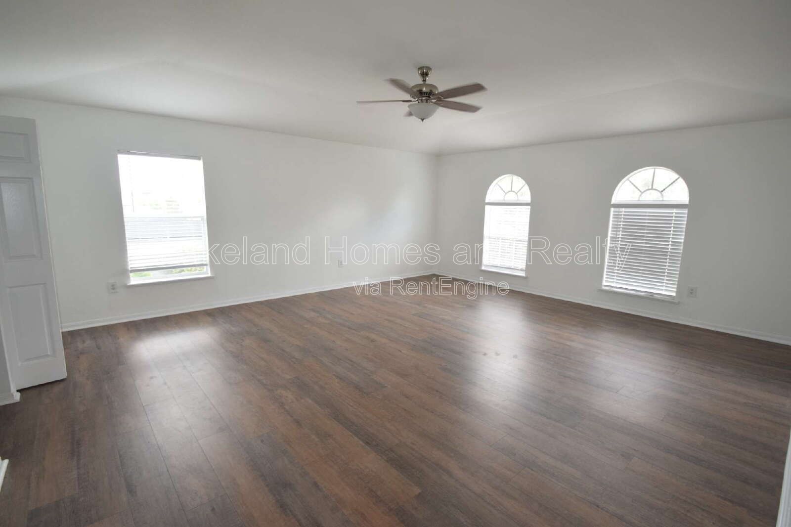 Spacious 5-Bedroom Oasis with 3.5 Baths on Spanish Oaks Dr, Lakeland! property image