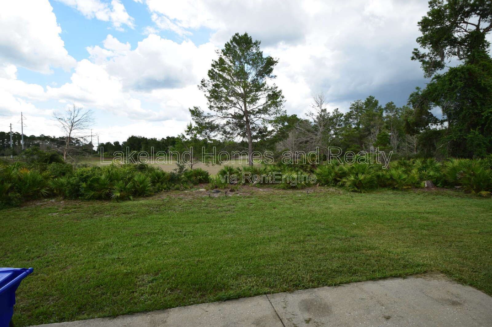 Spacious 5-Bedroom Oasis with 3.5 Baths on Spanish Oaks Dr, Lakeland! property image