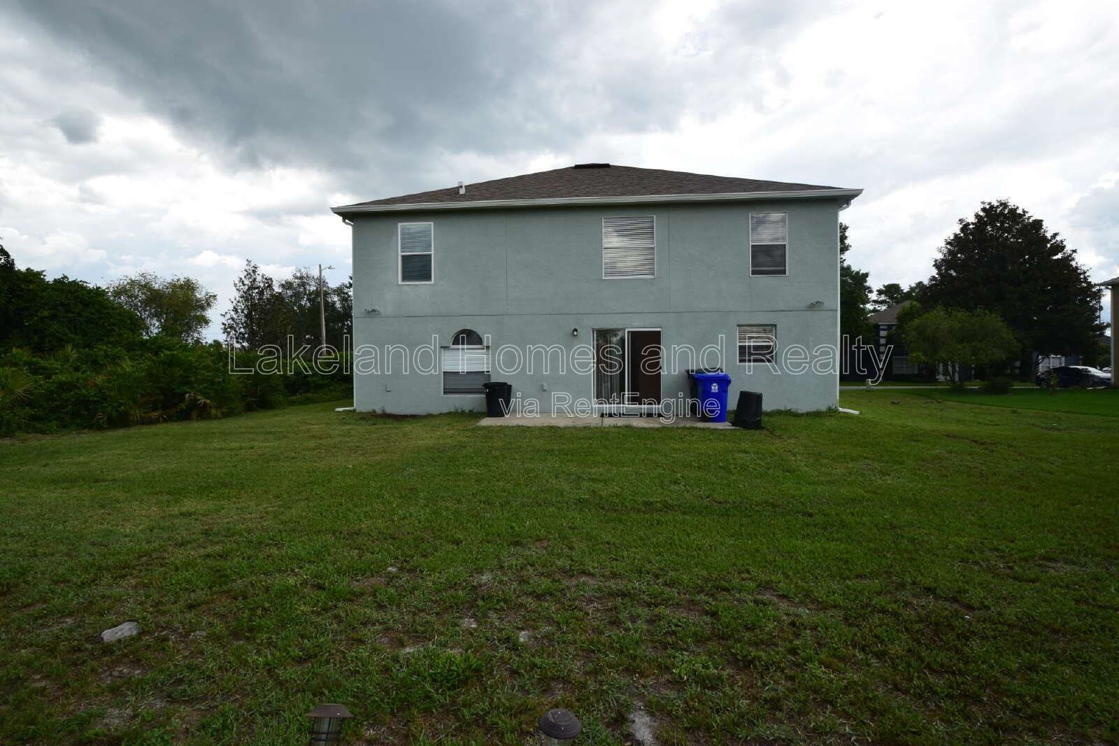 Spacious 5-Bedroom Oasis with 3.5 Baths on Spanish Oaks Dr, Lakeland! property image