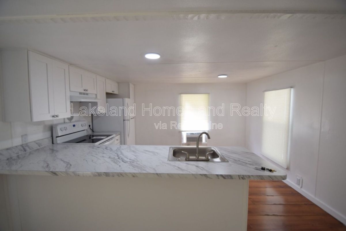 Charming 1-Bed Mobile Home in Lakeland – Your Cozy Retreat Awaits! property image