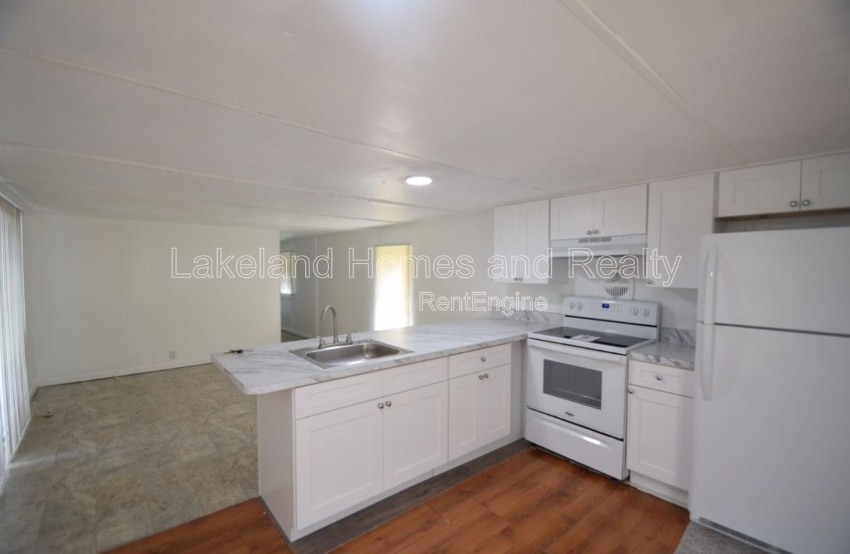 Charming 1-Bed Mobile Home in Lakeland – Your Cozy Retreat Awaits! property image