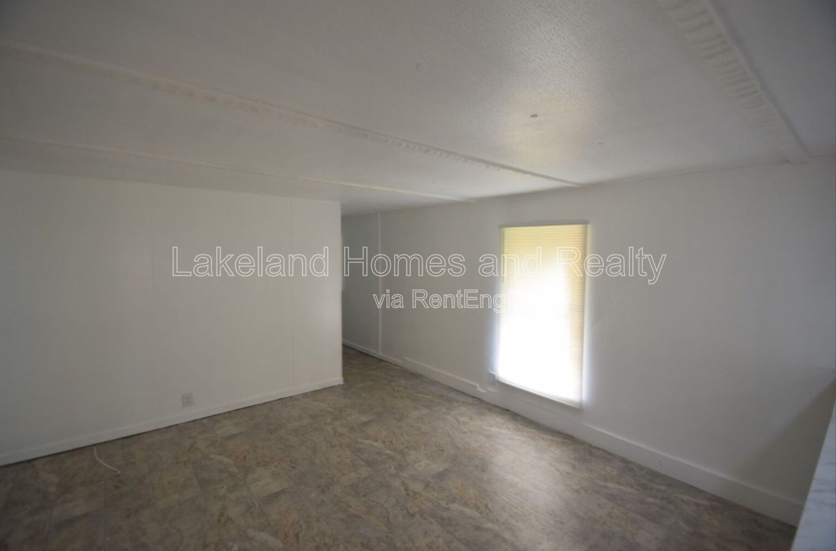 Charming 1-Bed Mobile Home in Lakeland – Your Cozy Retreat Awaits! property image