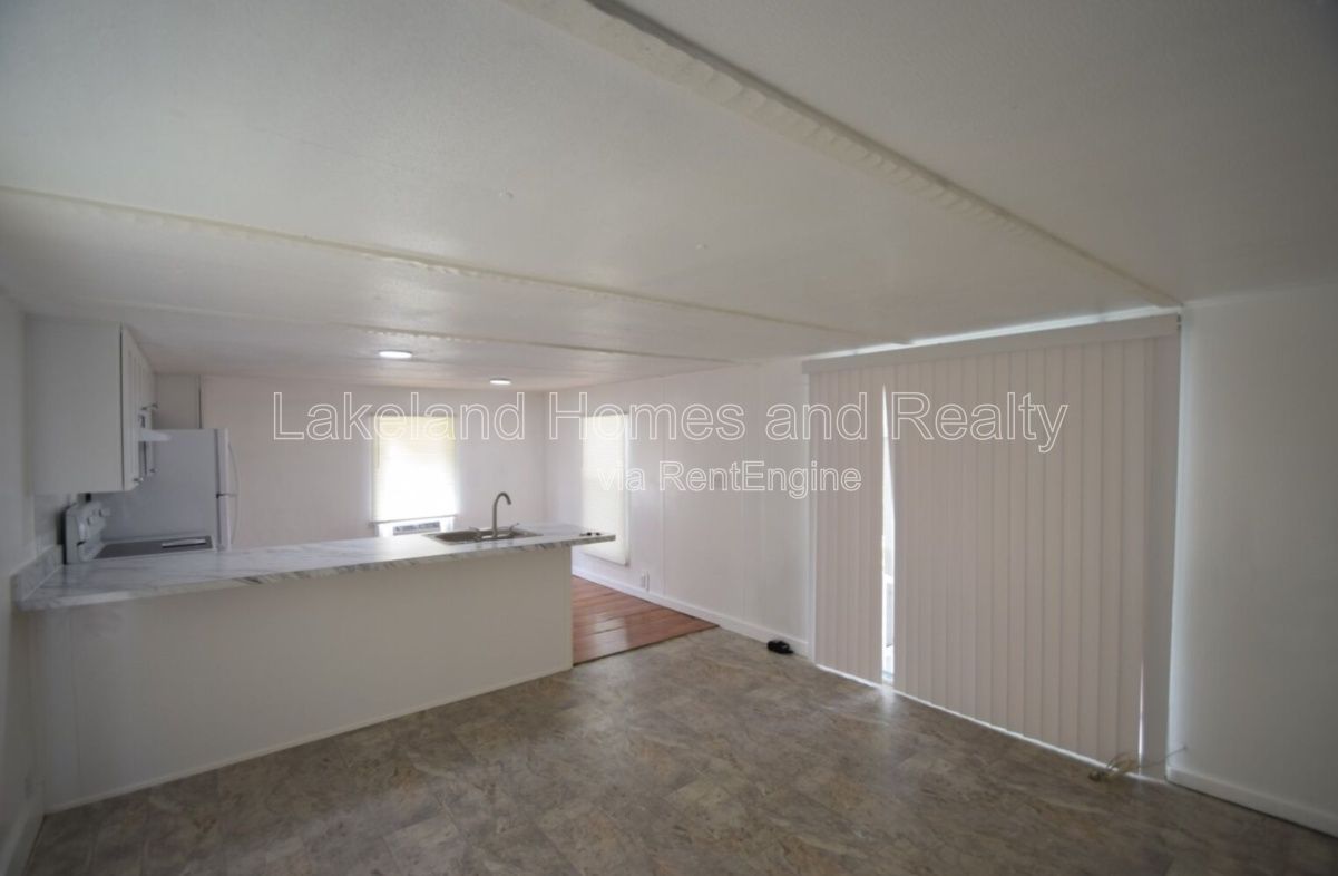 Charming 1-Bed Mobile Home in Lakeland – Your Cozy Retreat Awaits! property image