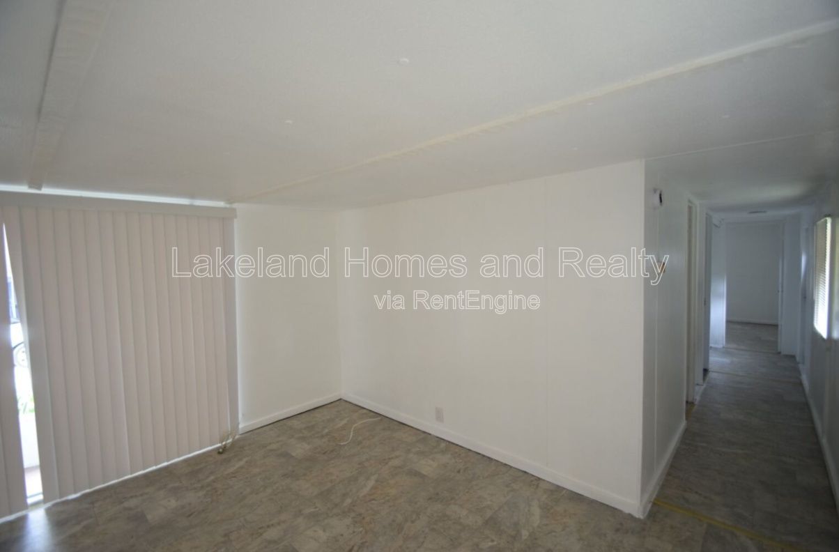 Charming 1-Bed Mobile Home in Lakeland – Your Cozy Retreat Awaits! property image