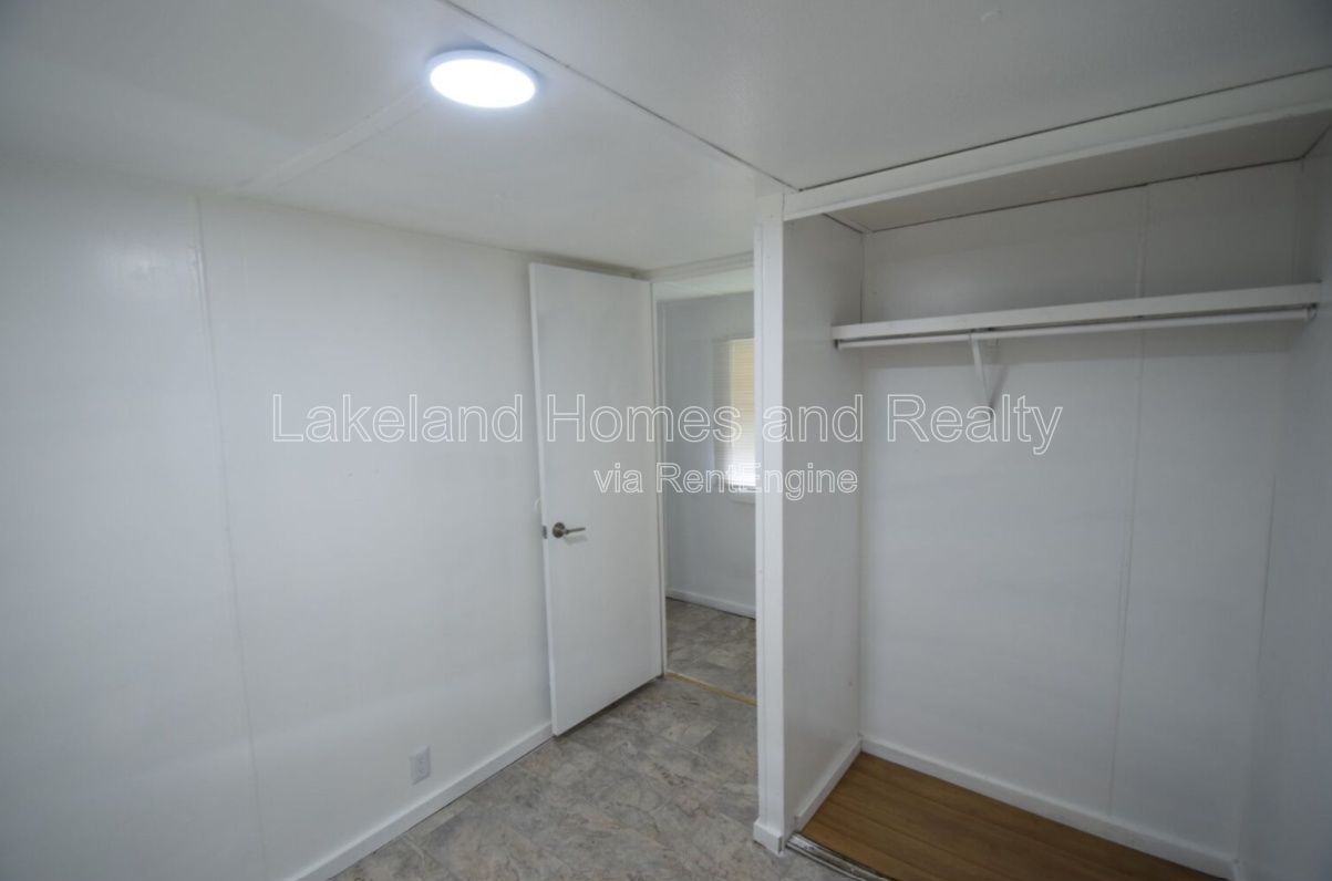 Charming 1-Bed Mobile Home in Lakeland – Your Cozy Retreat Awaits! property image