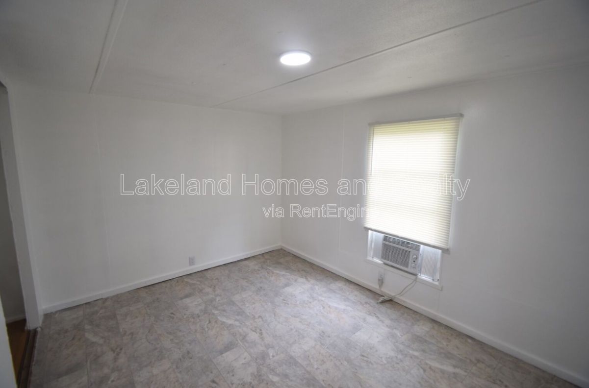 Charming 1-Bed Mobile Home in Lakeland – Your Cozy Retreat Awaits! property image