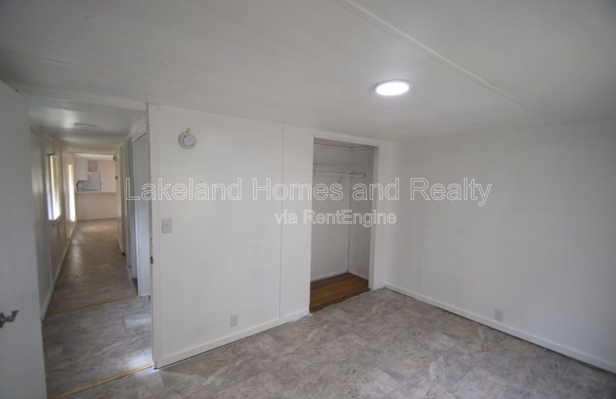 Charming 1-Bed Mobile Home in Lakeland – Your Cozy Retreat Awaits! property image
