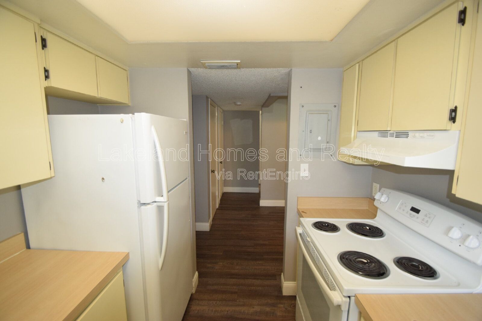 Stylish 2BR Apartment in Central Lakeland – Parking Included! property image