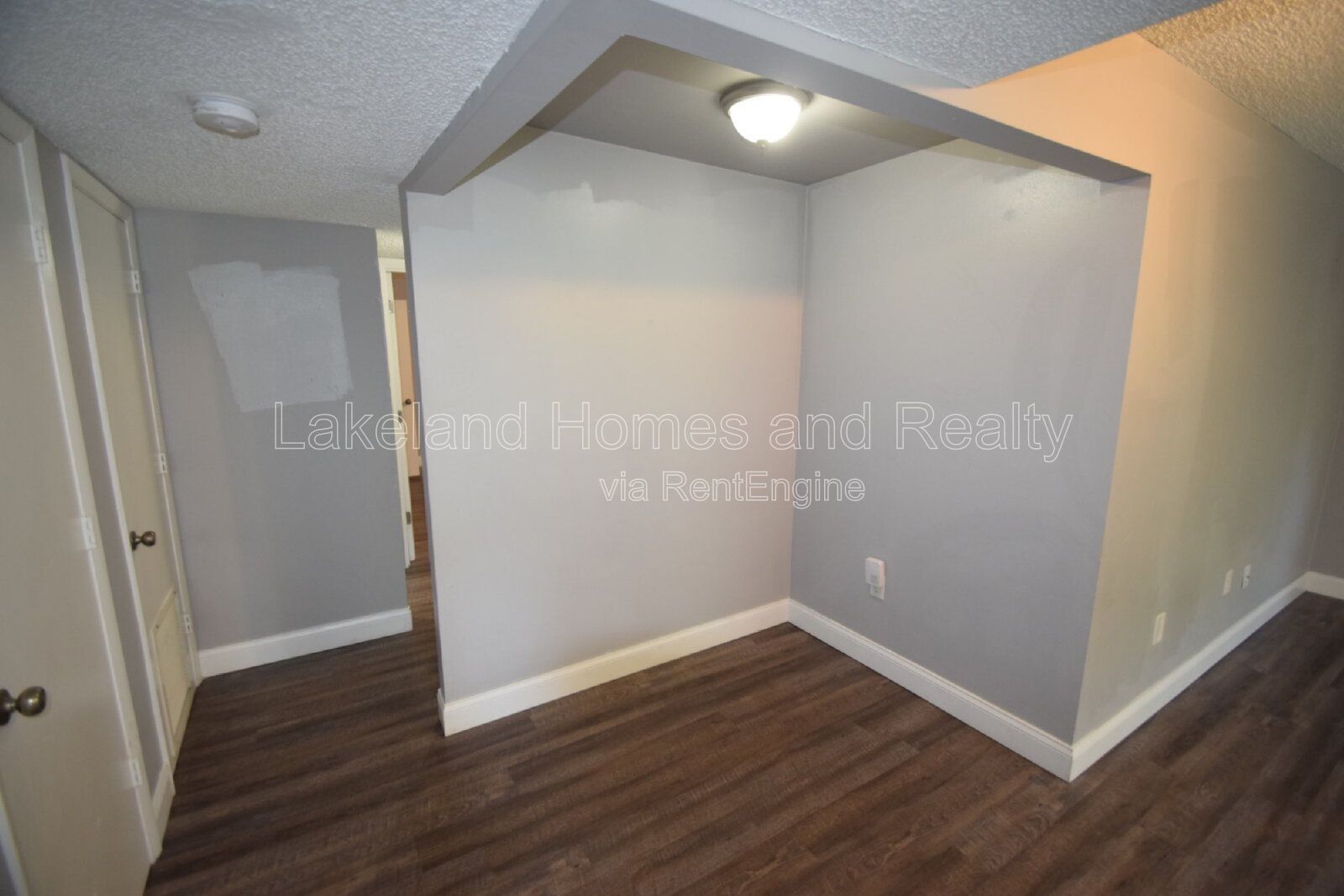 Stylish 2BR Apartment in Central Lakeland – Parking Included! property image