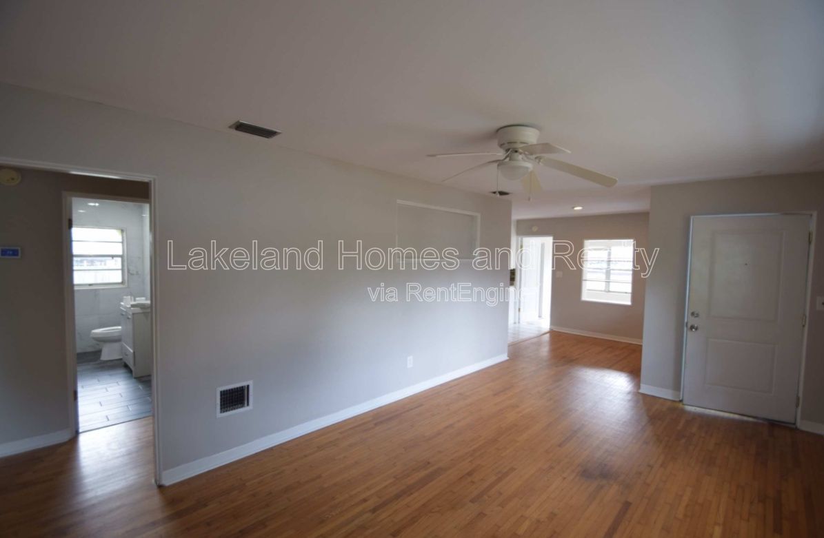 Charming 3-Bedroom Home with 1 Bath and 1335 Sq Ft of Comfort in Lake Wales! property image