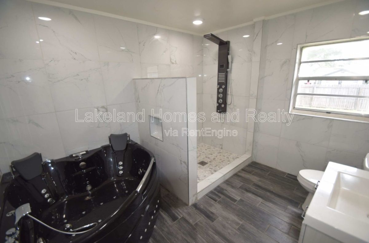 Charming 3-Bedroom Home with 1 Bath and 1335 Sq Ft of Comfort in Lake Wales! property image