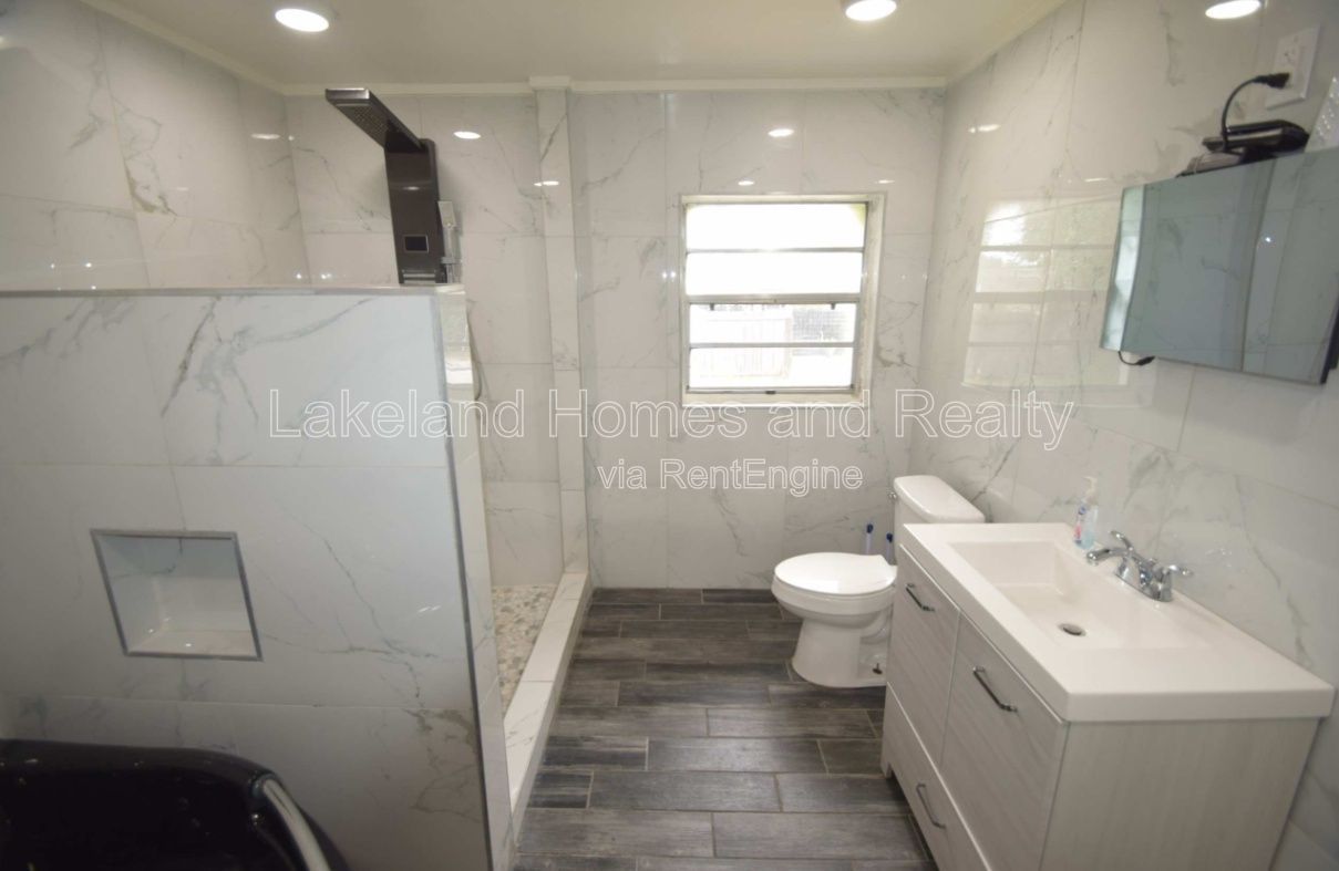 Charming 3-Bedroom Home with 1 Bath and 1335 Sq Ft of Comfort in Lake Wales! property image