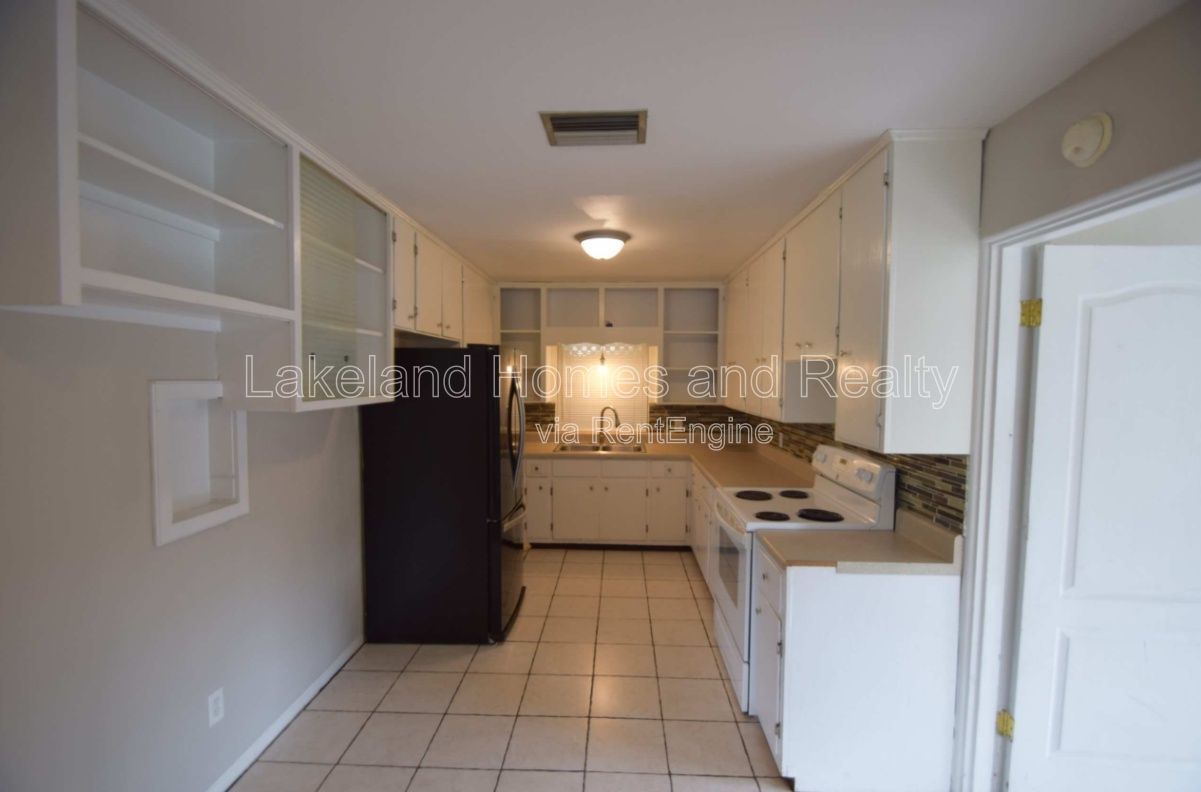 Charming 3-Bedroom Home with 1 Bath and 1335 Sq Ft of Comfort in Lake Wales! property image