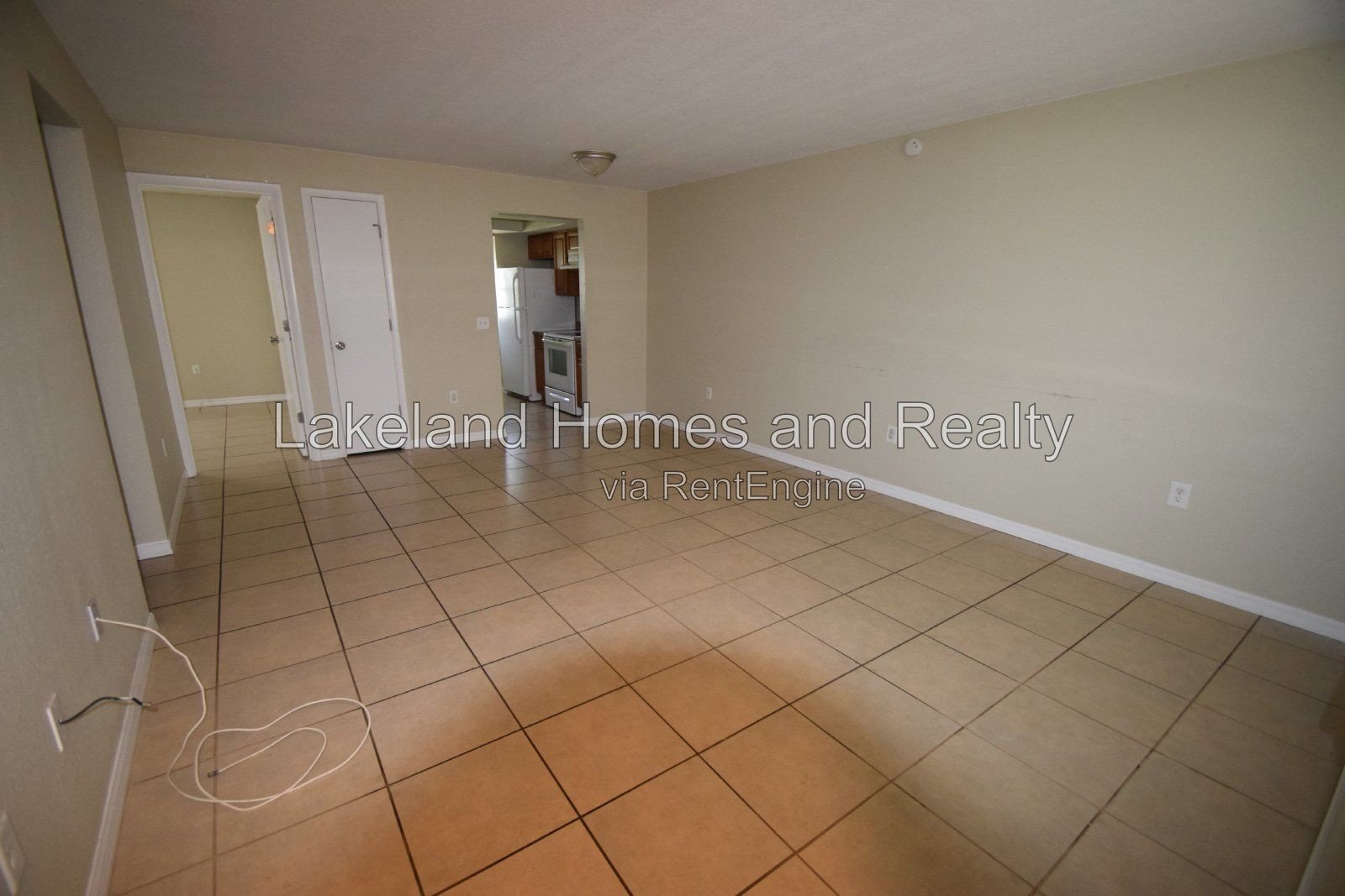Charming 2-Bed Oasis in Auburndale: Cozy Comfort with 1.5 Baths! property image