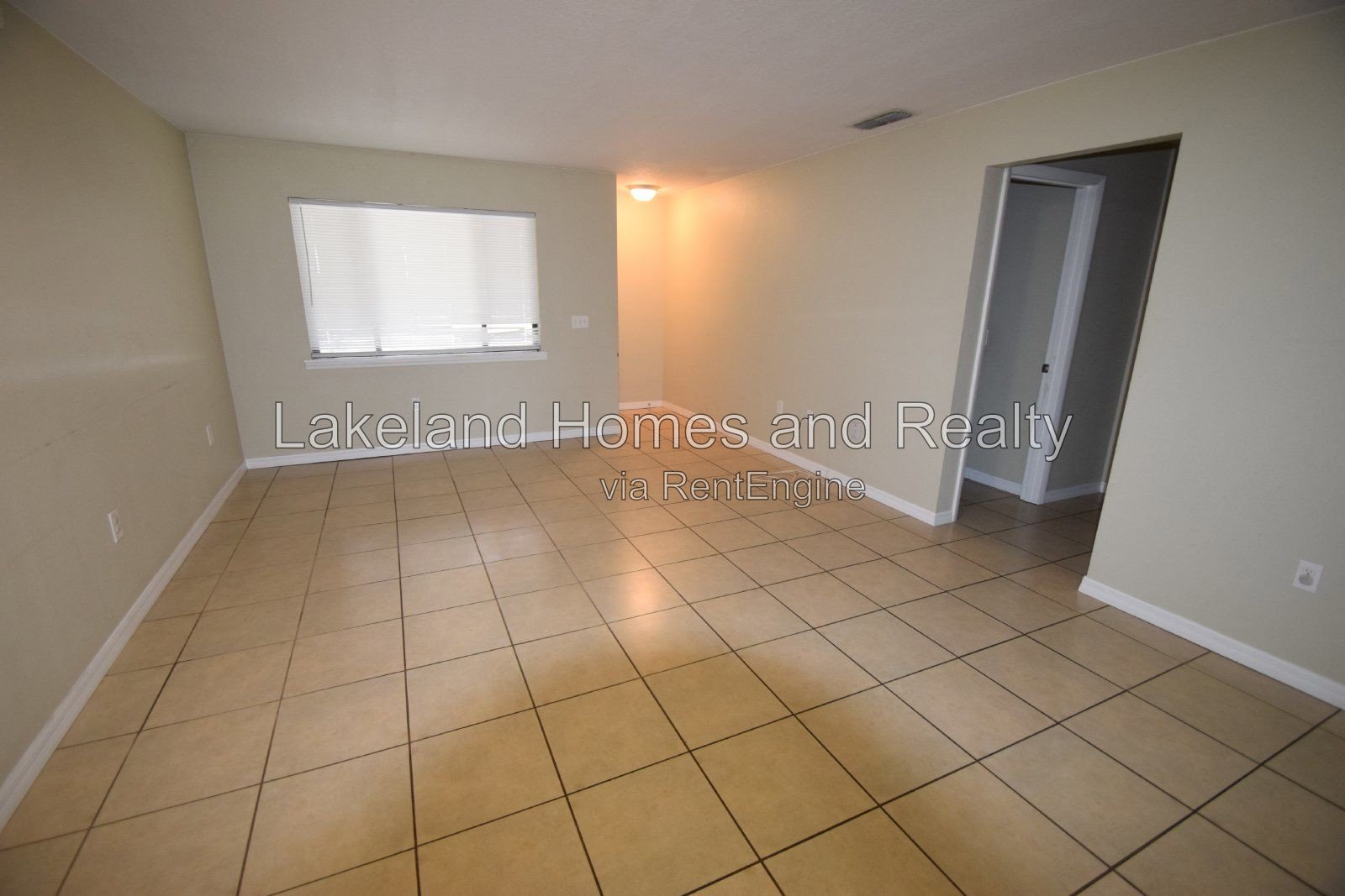 Charming 2-Bed Oasis in Auburndale: Cozy Comfort with 1.5 Baths! property image