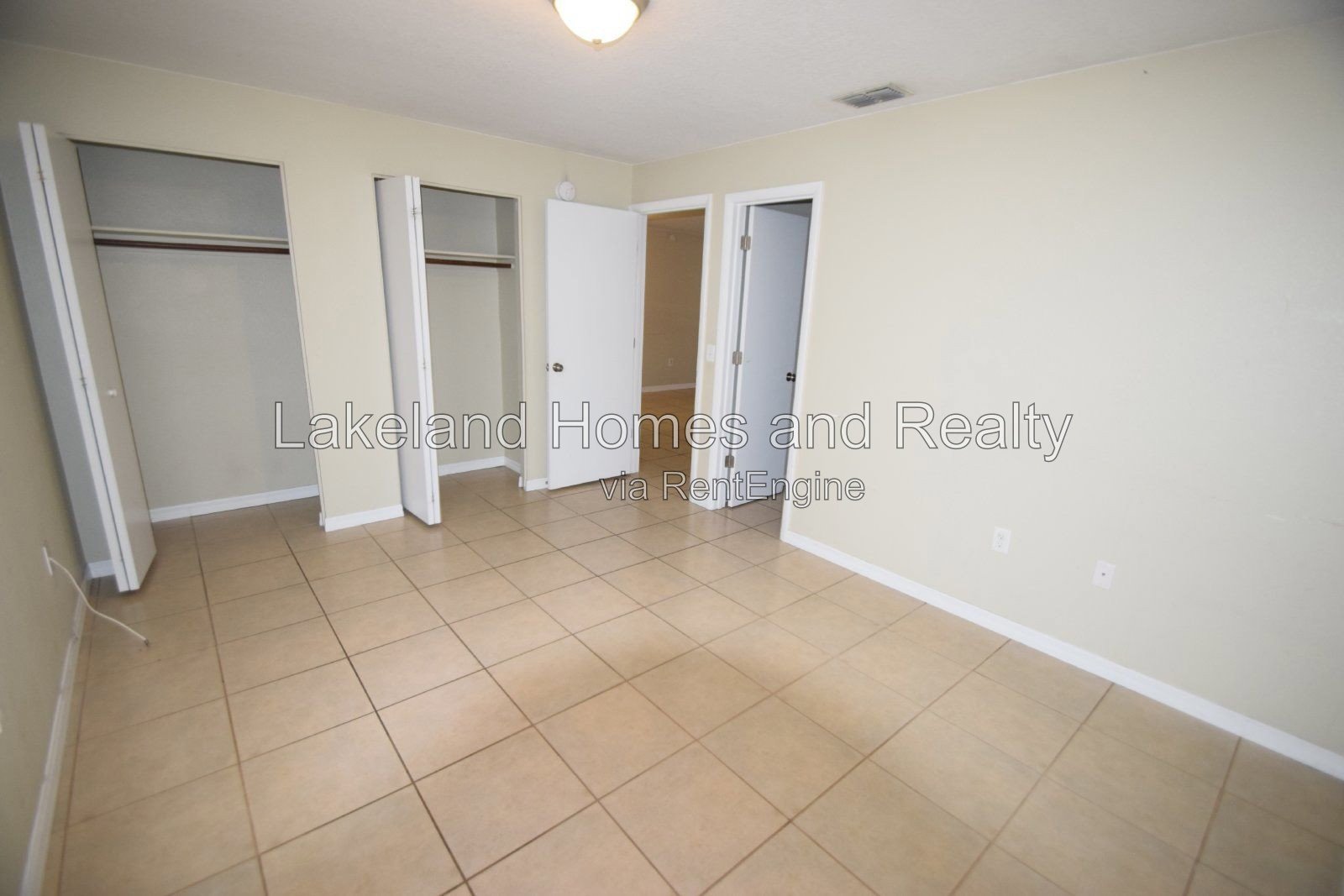 Charming 2-Bed Oasis in Auburndale: Cozy Comfort with 1.5 Baths! property image